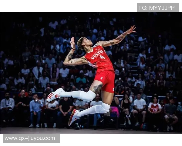 女神对决瓦尔加黑丝魅力无限胡梅尔斯女友展现完美曲线